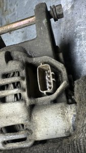 Генератор (Б/У) MITSUBISHI AIRTREK OEM MD377789 CU2W