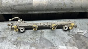 Форсунки топливные с рампой (Б/У) MITSUBISHI AIRTREK OEM MR507252 CU2W